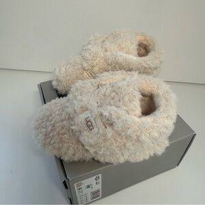 UGG Kids Baby Fluffy Cream Slippers bixby 4/5 M